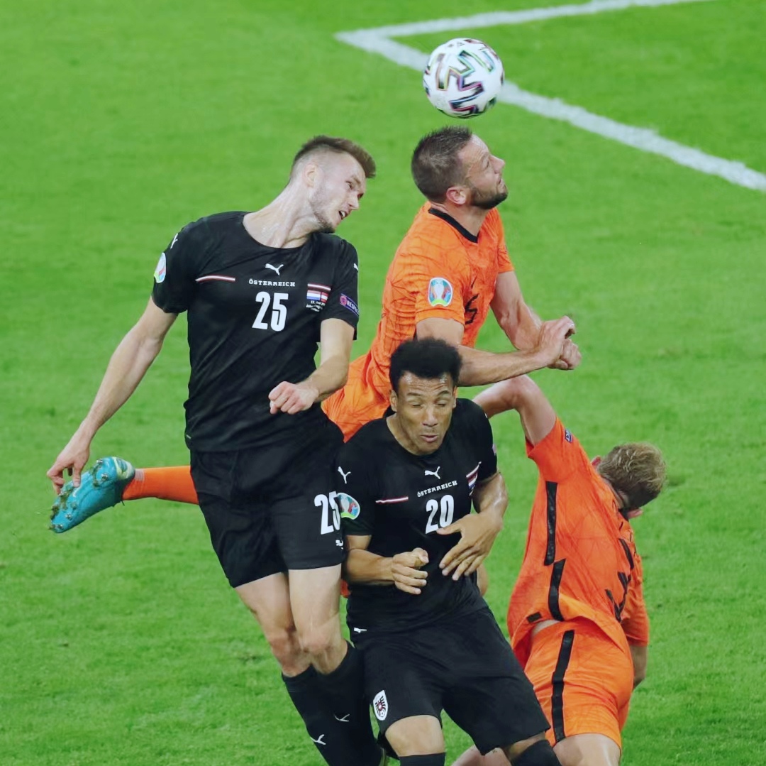 关于欧洲杯预选赛疯狂冲击，赛场百态的信息