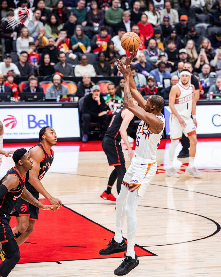 LOL英雄联盟赛事指南-猛龙客场力克开拓者，范弗利特砍下全队最高得分的简单介绍