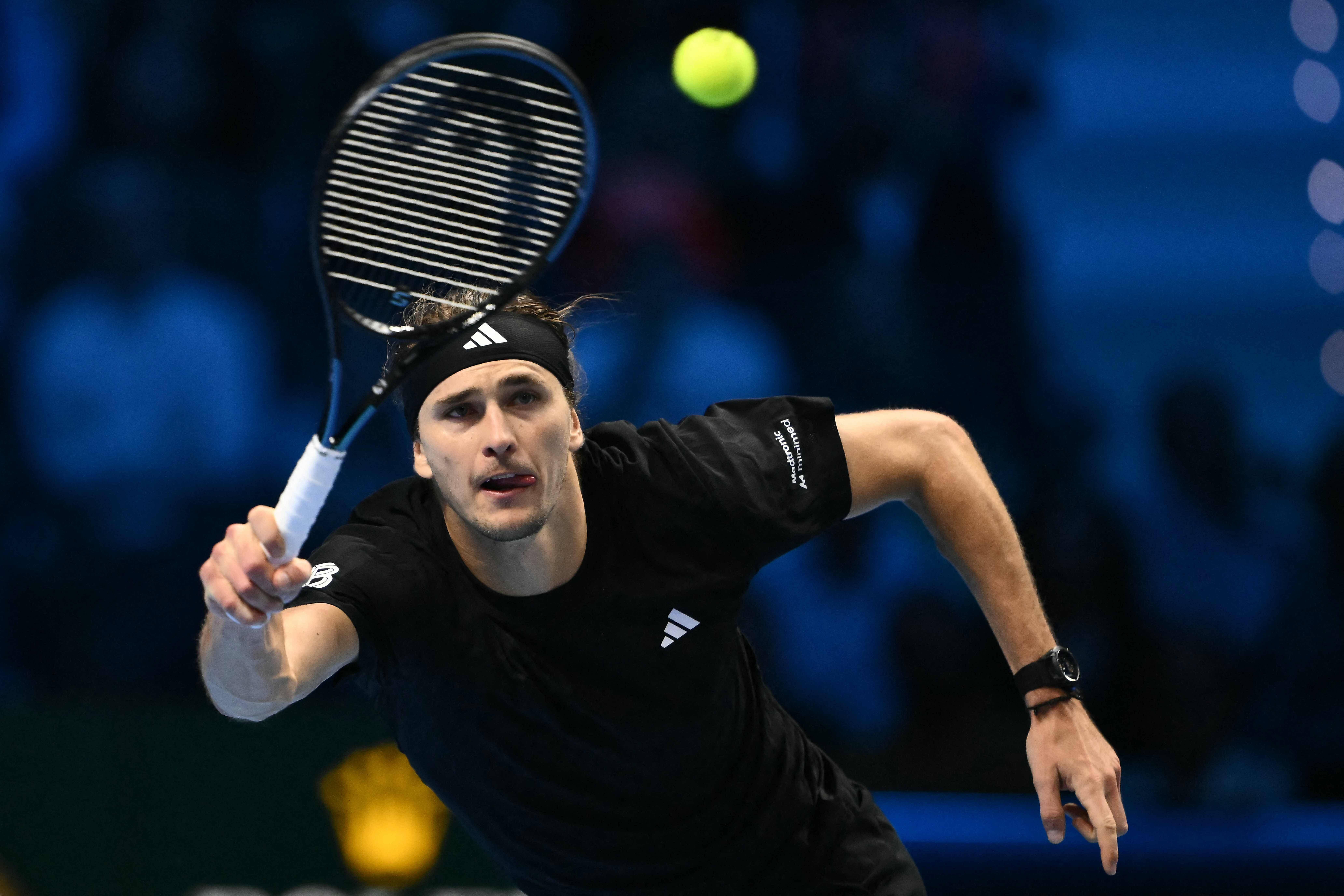 包含英国网球队翻盘德国网球队，兹维列夫打破历史纪录的词条